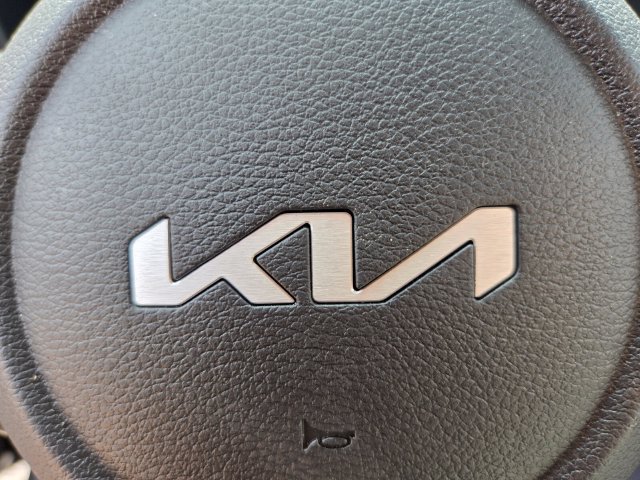 Used 2025 Kia Soul LX w/ LX Technology Package FWD image 30