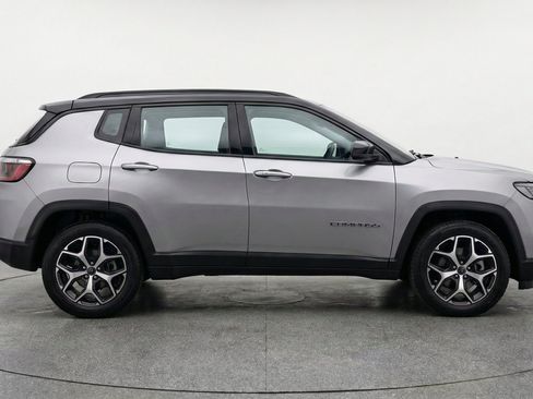 Used 2025 Jeep Compass Limited AWD/4WD image 11