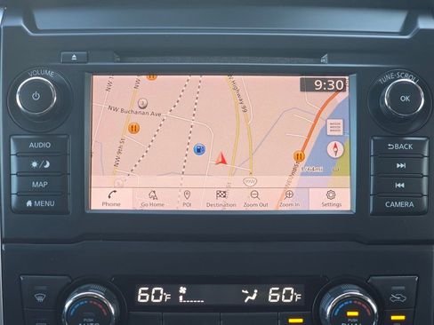 Used 2019 Nissan Titan SV w/ SV Convenience Package image 11