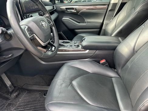 Used 2023 Toyota Highlander Limited image 11