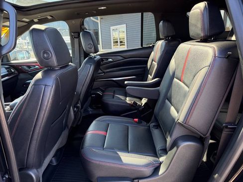 Used 2026 Chevrolet Traverse RS w/ LPO, Floor Liner Package AWD/4WD image 36