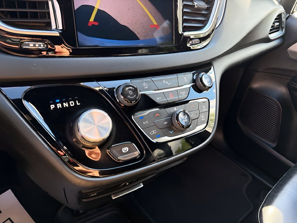 Used 2019 Chrysler Pacifica Touring-L Plus w/ S Appearance Package FWD image 24