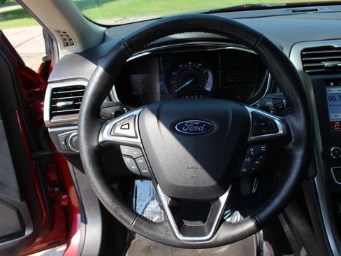Used 2017 Ford Fusion SE w/ Fusion SE Technology Package AWD/4WD image 19