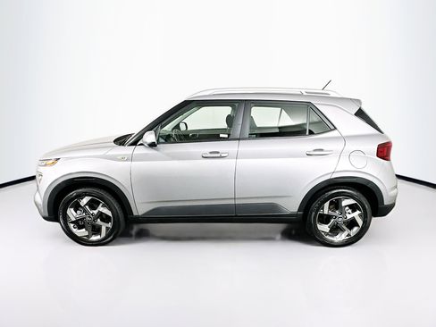Used 2024 Hyundai Venue SEL image 4