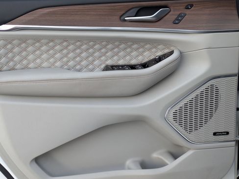 Used 2022 Jeep Grand Cherokee L Summit w/ MOPAR Finishing Package image 9