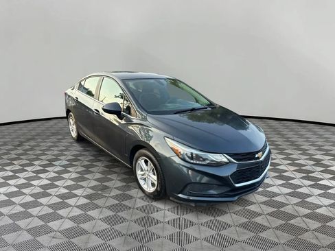 Used 2018 Chevrolet Cruze LT FWD image 1