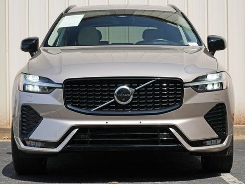 Used 2023 Volvo XC60 B5 Plus AWD/4WD image 6