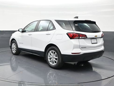 Used 2022 Chevrolet Equinox LS FWD image 3
