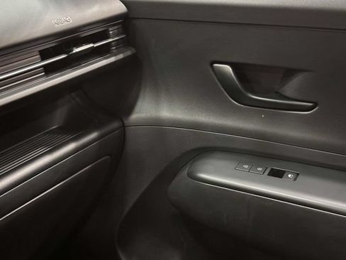 Used 2025 Hyundai Kona SEL AWD/4WD image 29