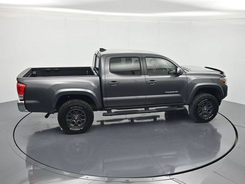 Used 2017 Toyota Tacoma SR5 w/ Tow Package RWD image 30