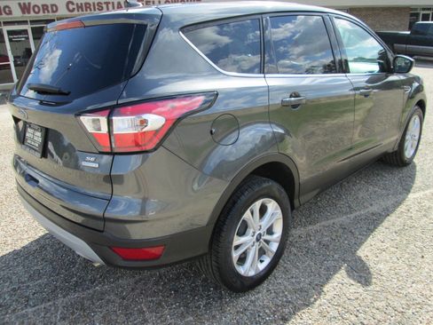 Used 2017 Ford Escape SE image 57