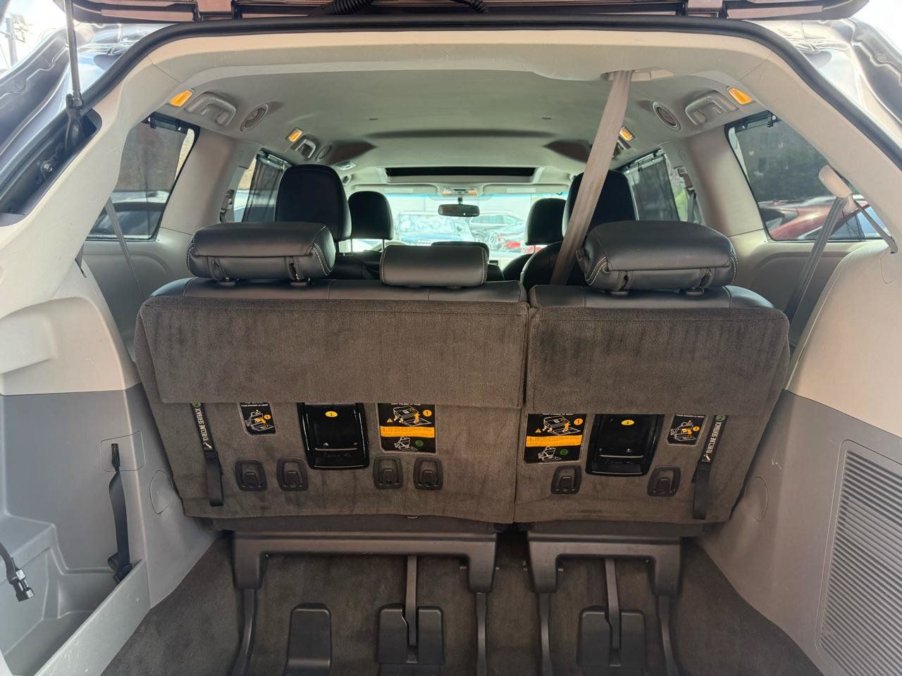 Used 2012 Toyota Sienna SE FWD image 10
