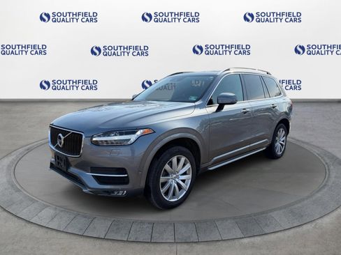 Used 2017 Volvo XC90 T6 Momentum w/ Vision Package image 2