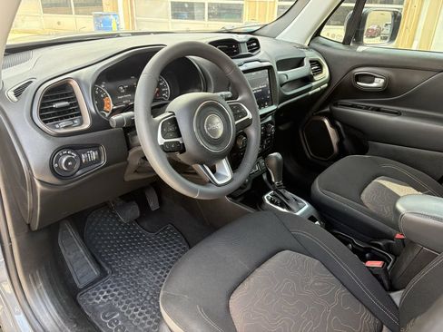 Used 2023 Jeep Renegade Latitude AWD/4WD image 14