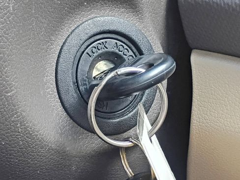 Used 2012 Hyundai Accent GLS image 17