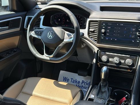 Used 2022 Volkswagen Atlas Cross Sport SE w/ Panoramic Sunroof Package image 18