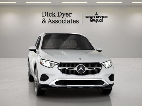 Used 2026 Mercedes-Benz GLC 300 image 3