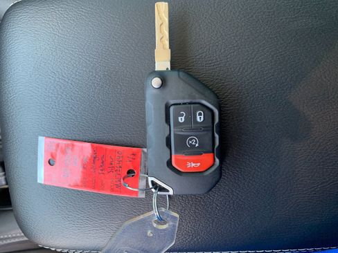Used 2021 Jeep Wrangler Unlimited Sahara w/ Uconnect 4C Nav & Sound Group AWD/4WD image 9