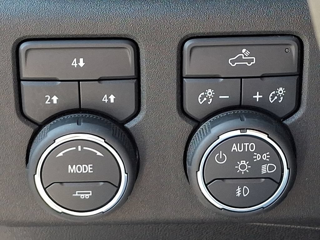 Used 2025 Chevrolet Silverado 2500 LT w/ Convenience Package AWD/4WD image 23