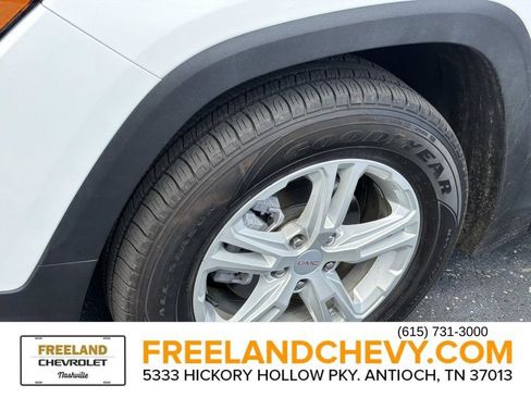 Used 2024 GMC Terrain SLE AWD/4WD image 9