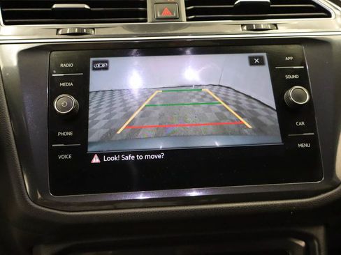Used 2023 Volkswagen Tiguan SE FWD image 11