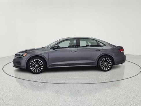 Used 2022 Volkswagen Passat 2.0T FWD image 4