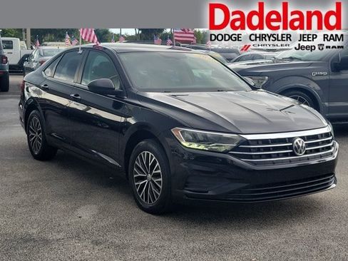 Used 2020 Volkswagen Jetta SE w/ SE Cold Weather Package FWD image 1