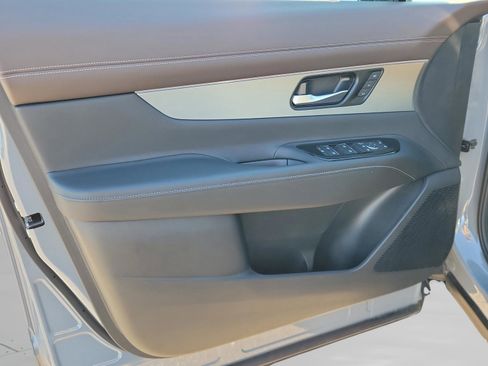 Certified 2025 Nissan Murano Platinum w/ Cargo Package image 42