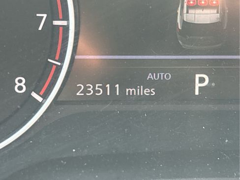 Used 2024 Nissan Rogue SV w/ SV Premium Package image 9