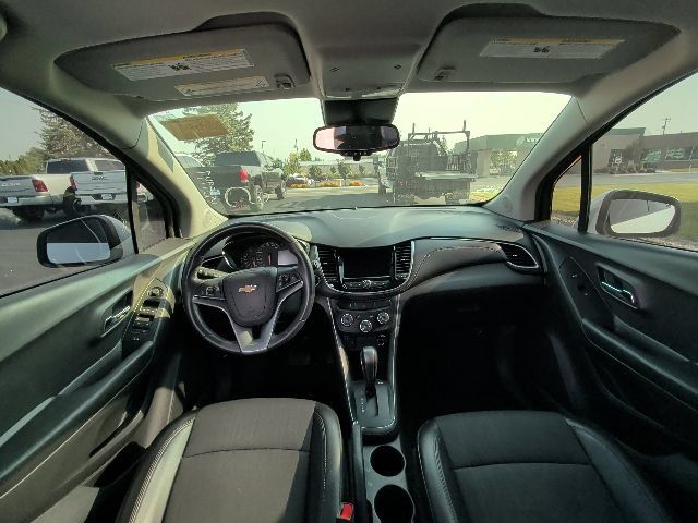 Used 2021 Chevrolet Trax LT w/ LT Convenience Package AWD/4WD image 27