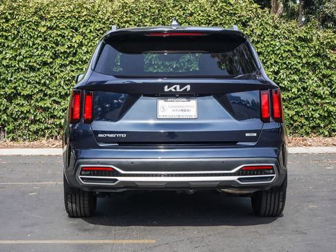 Used 2023 Kia Sorento EX FWD image 4