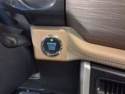 Used 2024 Ford Expedition Limited image 30