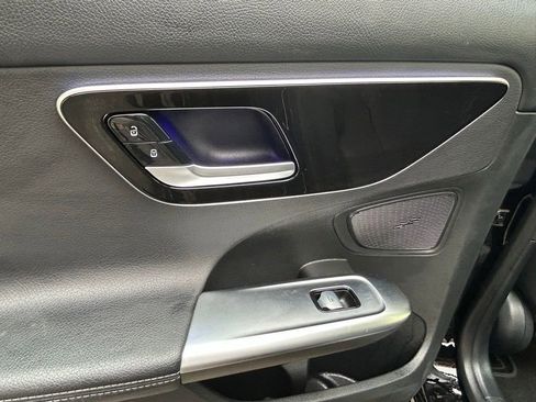 Used 2025 Mercedes-Benz C 300 4MATIC Sedan image 47