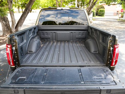 Used 2025 Ford F150 Raptor AWD/4WD image 39