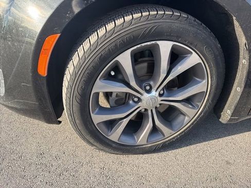 Used 2017 Chrysler Pacifica Limited w/ UConnect Theater Package image 8