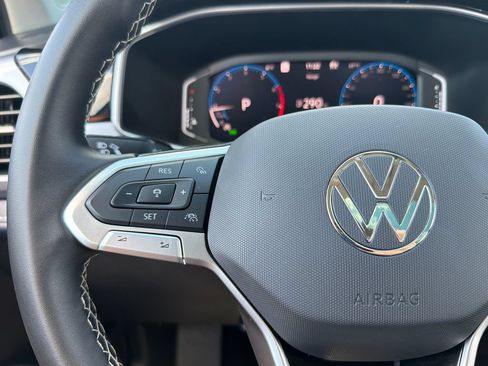 Certified 2025 Volkswagen Taos SEL AWD/4WD image 13
