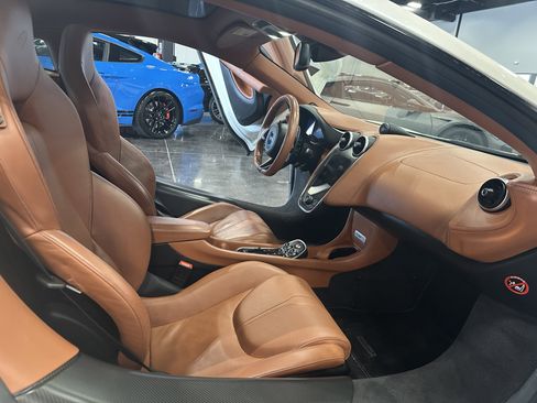 Used 2017 McLaren 570S RWD image 10