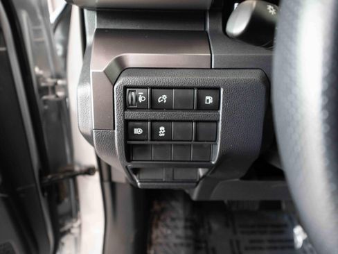 Used 2025 Toyota 4Runner SR5 AWD/4WD image 11