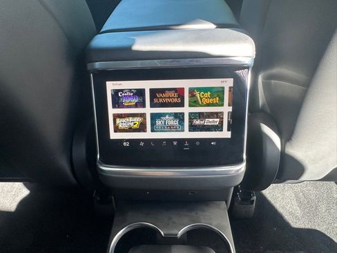 Used 2022 Tesla Model X image 57