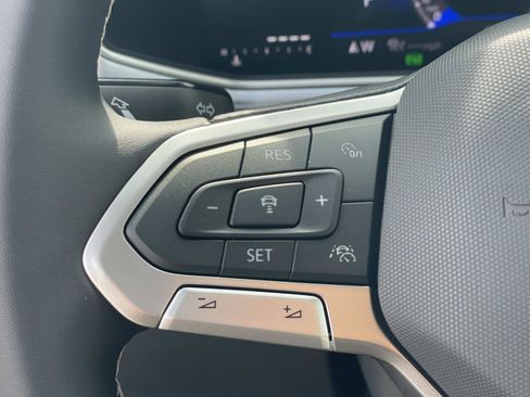 New 2025 Volkswagen Taos SE image 8