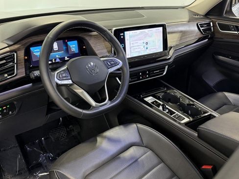 Used 2024 Volkswagen Atlas SEL image 23