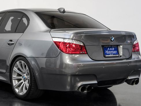 Used 2010 BMW M5 RWD image 13
