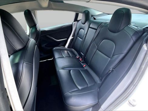 Used 2022 Tesla Model 3 Standard Range RWD image 18