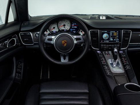 Used 2016 Porsche Panamera GTS image 21