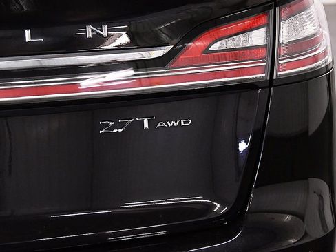 Used 2019 Lincoln Nautilus Reserve image 11