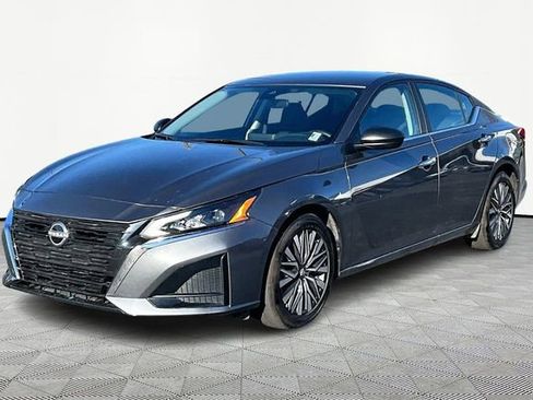 Used 2025 Nissan Altima 2.5 SV image 3