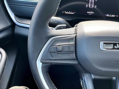 New 2026 Jeep Grand Cherokee Laredo image 18