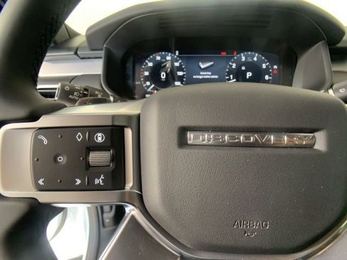 Used 2025 Land Rover Discovery Dynamic SE image 15