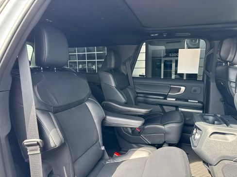 Used 2026 Ford Expedition Platinum w/ Stealth Performance Package AWD/4WD image 24