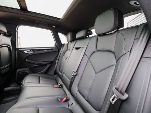 Certified 2026 Porsche Macan AWD/4WD image 24
